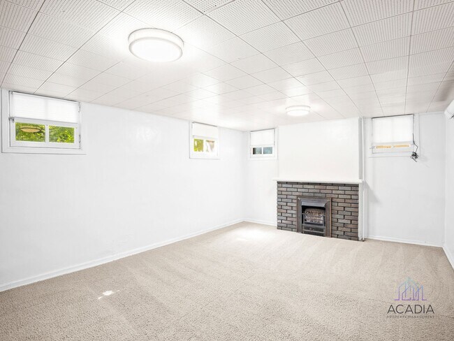 Building Photo - 125 E 600 N