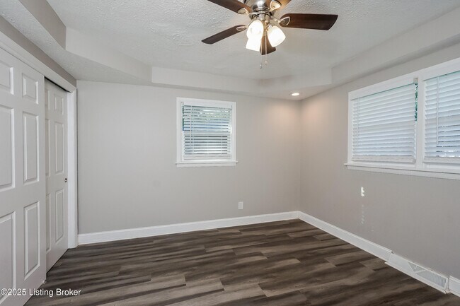 Building Photo - 1712 Star Rest Dr