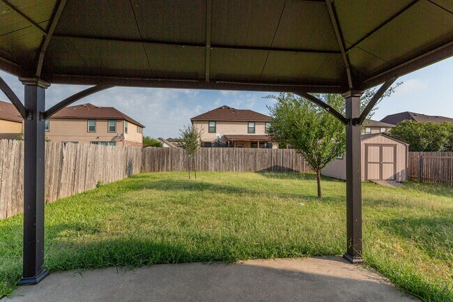 Building Photo - 2007 Rim Rock Dr