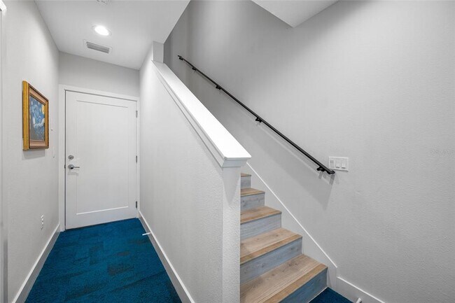 Building Photo - 1171 25th Ln N
