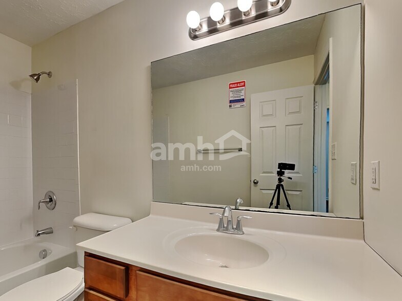 Building Photo - 903 Regency Ct