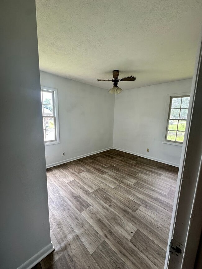 Building Photo - 3 Bed/1.5 Bath Brick Home- Under Renovations