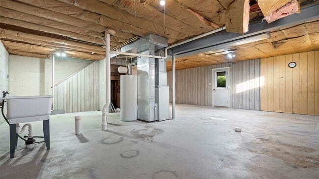 Building Photo - 602 Cassandra Dr