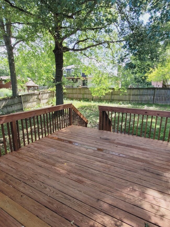 Building Photo - 3 bed, 3 bath home off Chapel Hill Road