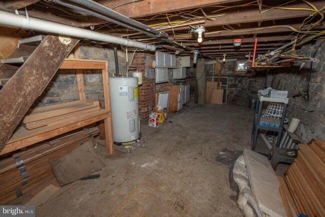 Building Photo - 106 S Maple Ave