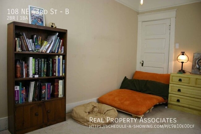 Building Photo - 108 NE 43rd St