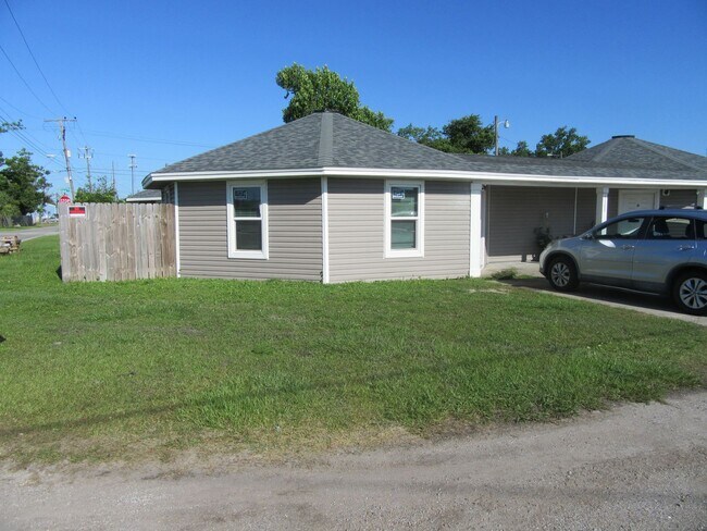 Primary Photo - 1300 Grace Ave