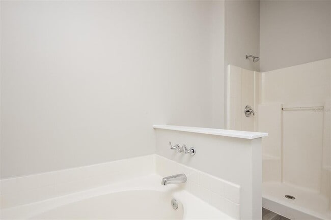 Building Photo - 662 Brockton Dr