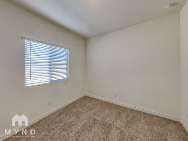 Building Photo - 961 E Wiley Way