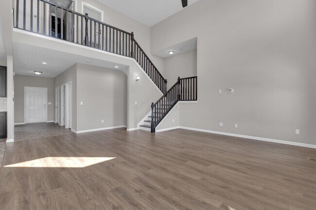 Building Photo - 2390 Glenvale Dr