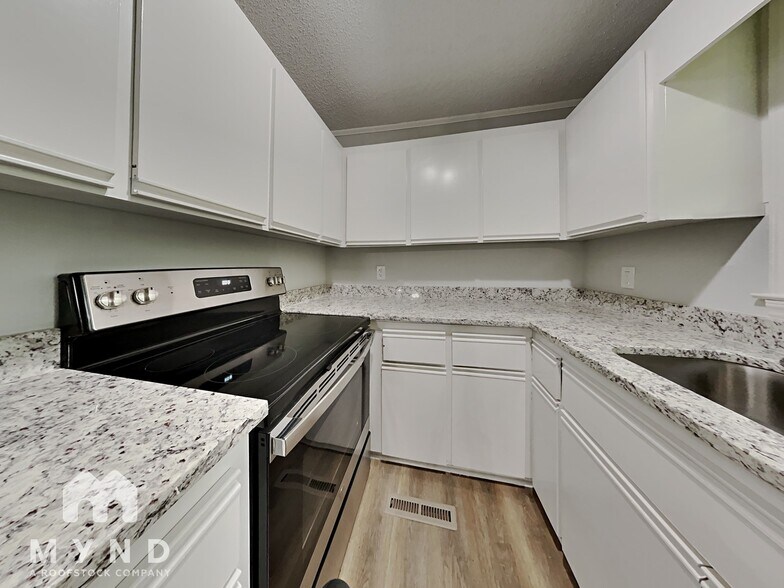 Building Photo - 1439 Sherwood Dr