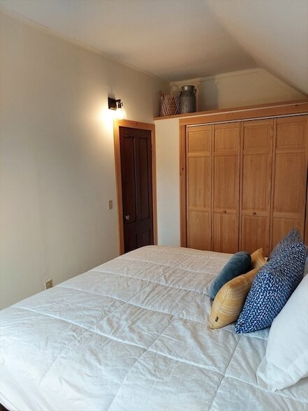 Building Photo - 131 School St