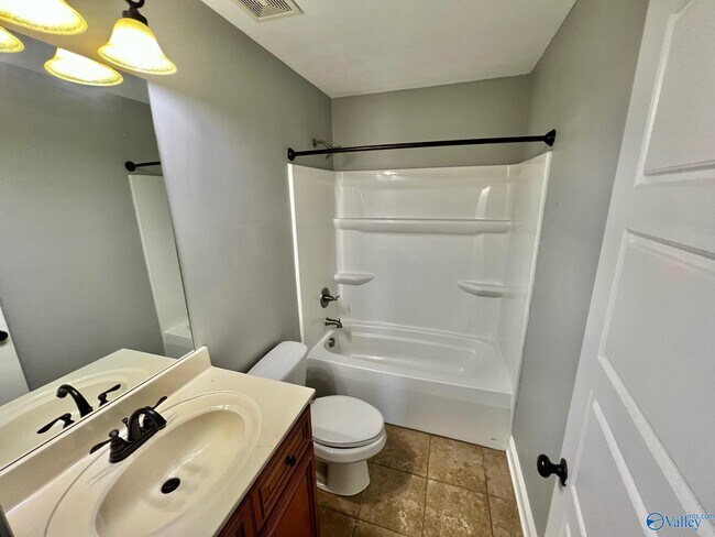 Building Photo - 105 Summerset Ln