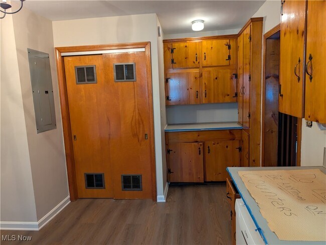 Building Photo - 703 Avondale St