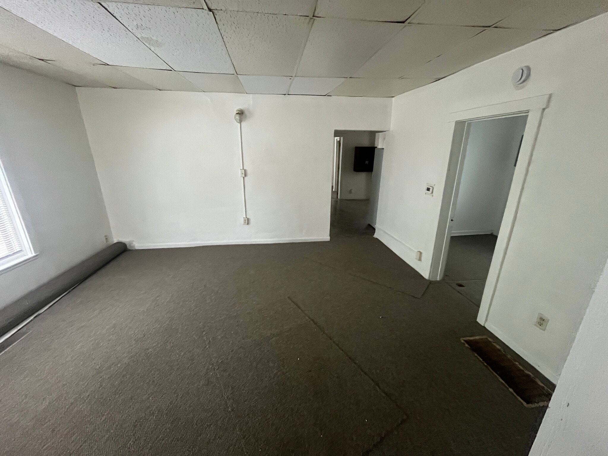 Building Photo - 690 York Ave