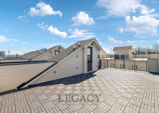 Building Photo - 1019 12th Ave N