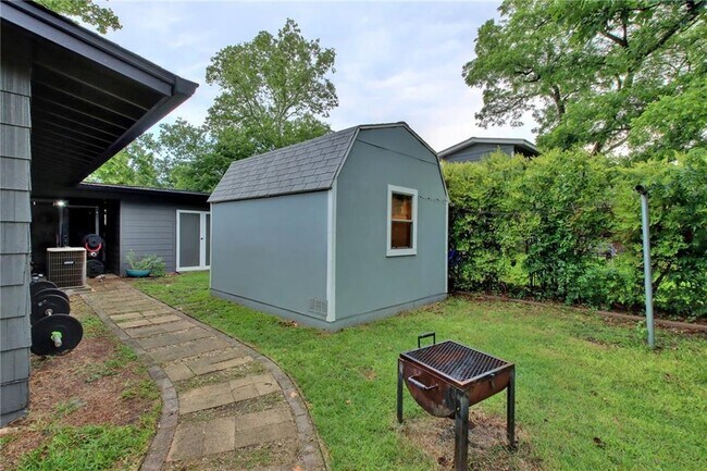 Building Photo - 7807 Lazy Ln