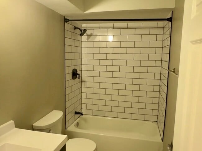 Building Photo - 43 W Ann St