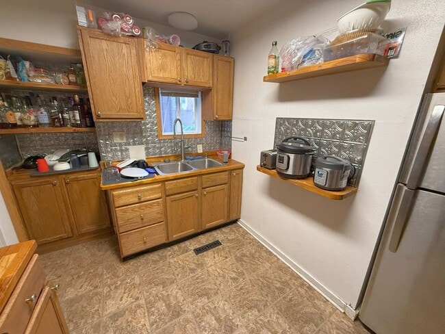 Building Photo - 42 N Breese Terrace