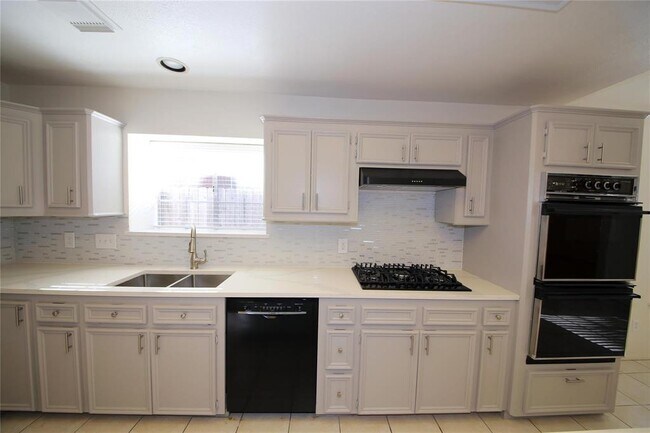 Building Photo - 14814 Forest Trails Dr