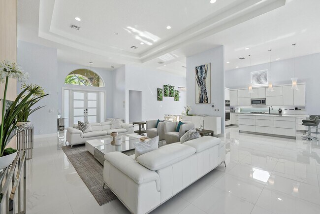 Building Photo - 8988 Lakes Blvd