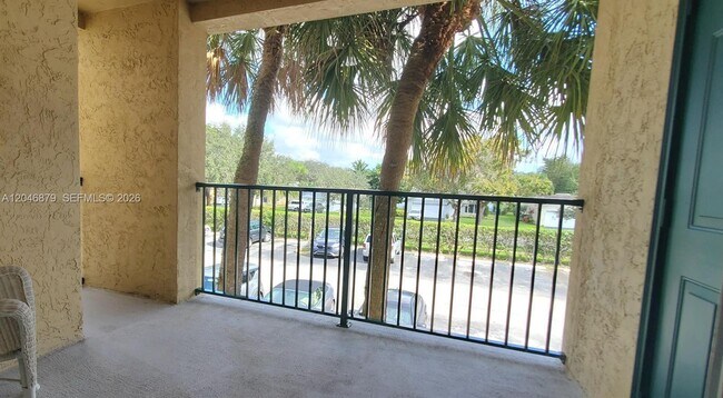 Building Photo - 927 Riverside Dr