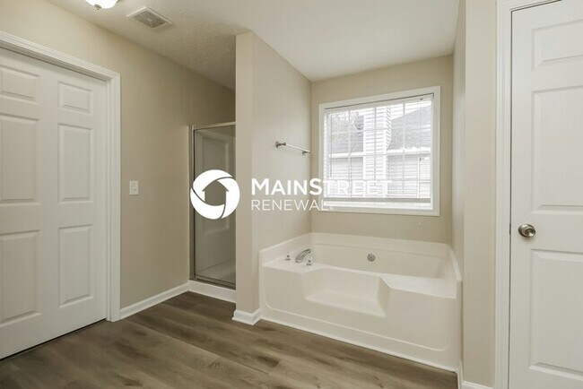 Building Photo - 4 Bedroom Pet-Friendly Home in Lithonia, GA with Main Street Renewal