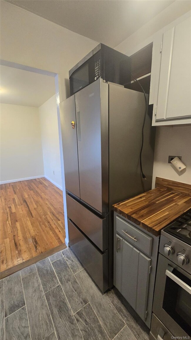 Building Photo - 20 Secor Pl