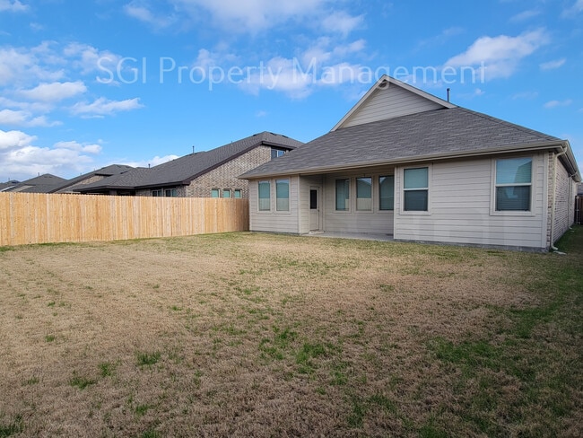 Building Photo - 3805 Thomas Plns Dr
