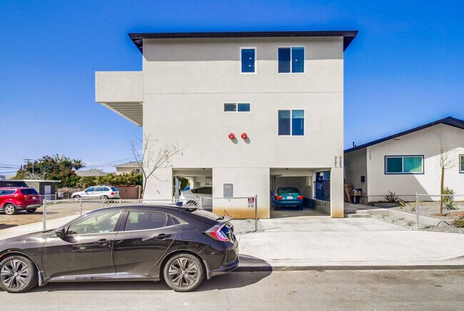 Building Photo - 721 E 22nd St