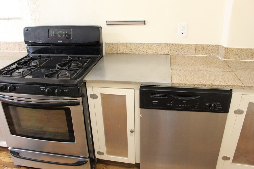 Gas Stove and Dishwasher - 214 Pine St SE