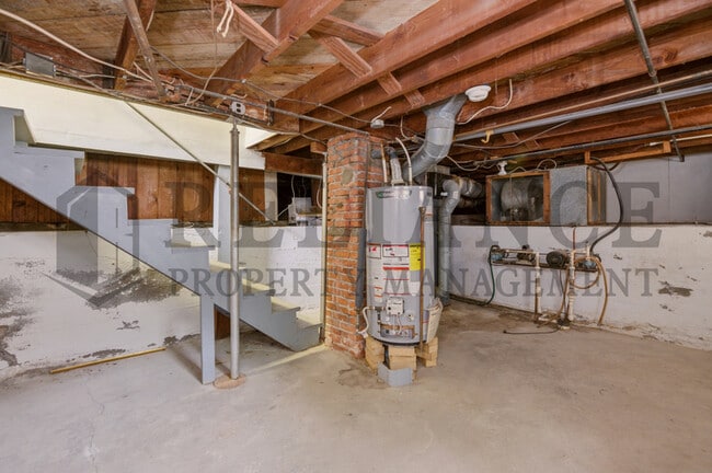 Building Photo - 1425 S Laura Ave
