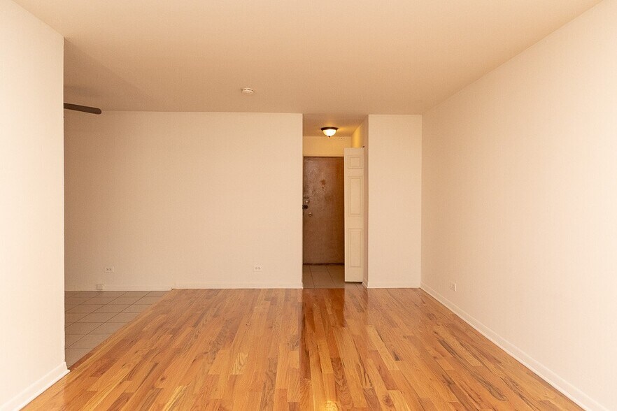 Building Photo - 535 W Aldine Ave