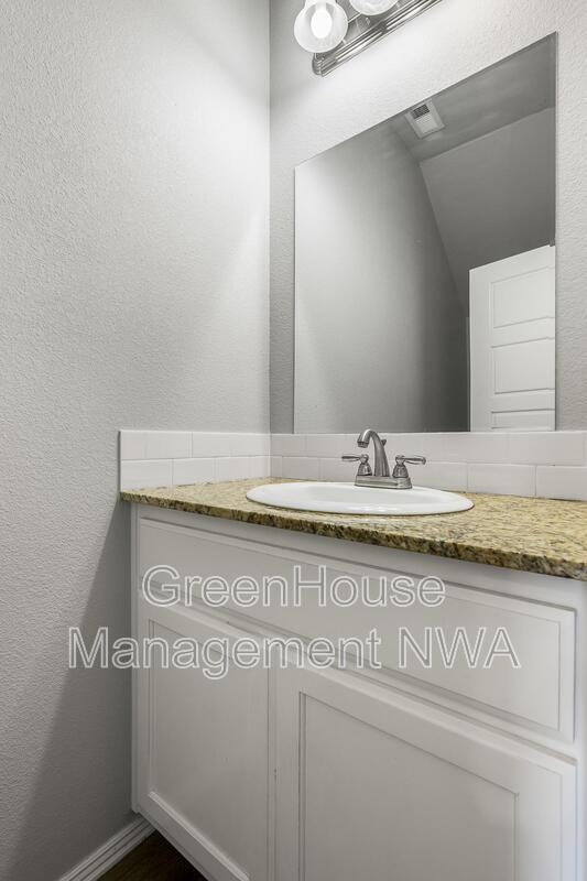 Building Photo - 820 Baker St NW