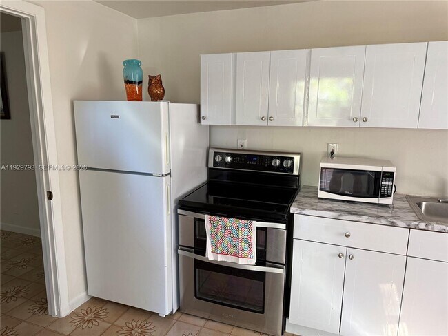 Building Photo - 6765 SW 19th St