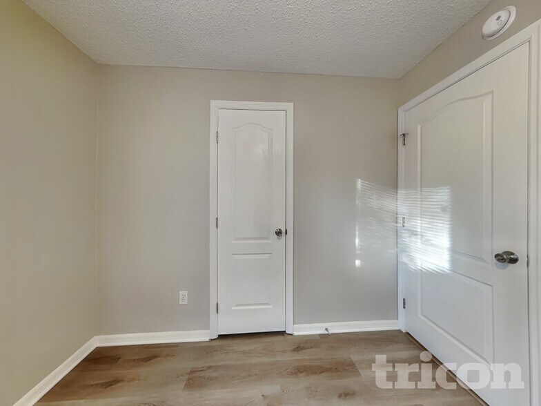 Building Photo - 4317 Longshore Dr