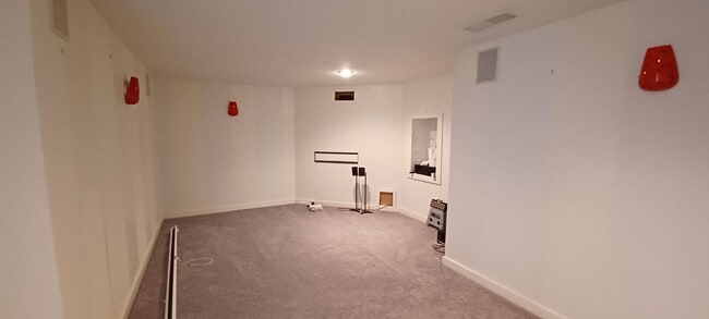 Building Photo - ONE MONTH FREE RENT!  Beautiful & Pet Frie...