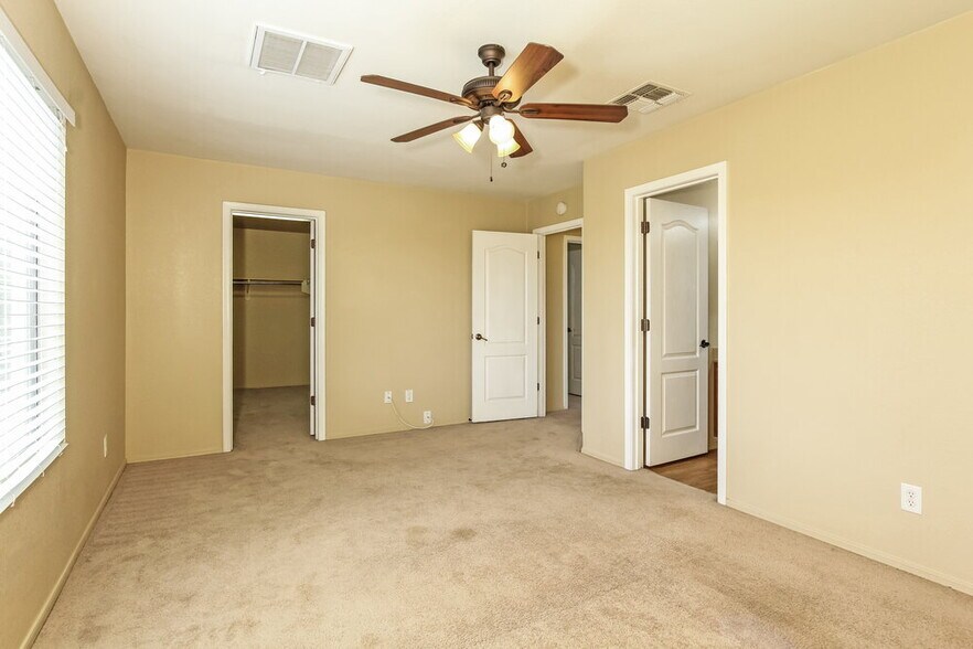 Building Photo - 1316 S Flaxseed Dr