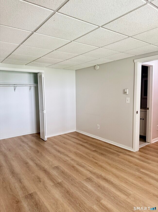 Building Photo - 801 Pleasant Valley Rd