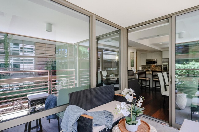 Building Photo - 7121 E Rancho Vista Dr