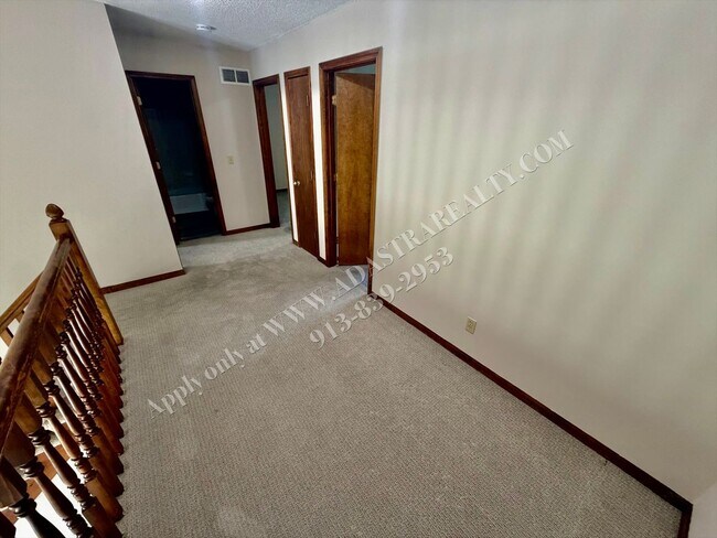 Building Photo - 6622 W 149th Terrace