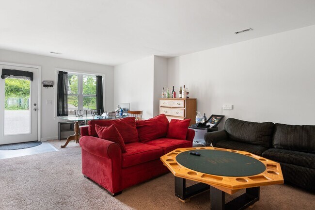 Building Photo - 1313 Giles Rd