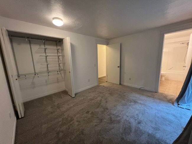 Building Photo - 3 Bed, 2 Bath with Garage in Sudden Valley