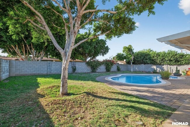 Building Photo - 3029 W Shaw Butte Dr