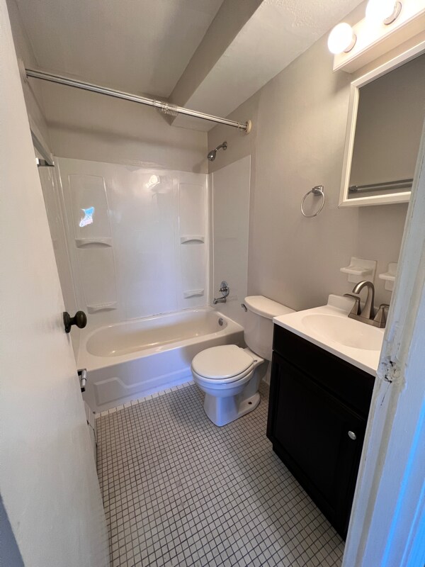 Building Photo - 4789 Ridge Ave
