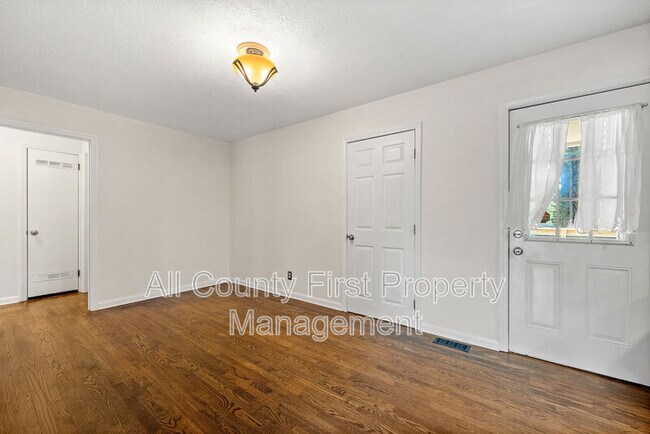 Building Photo - 2461 Fontaine Cir