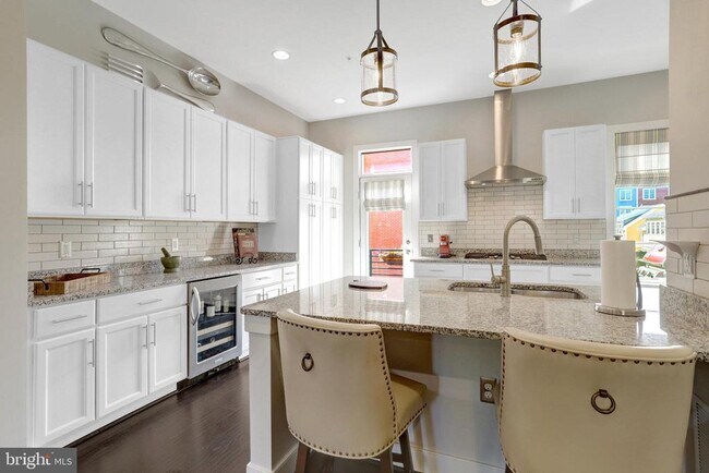 Building Photo - 2004 Potomac Ave