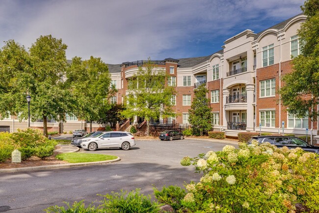 Primary Photo - Fabulous 2 Bedroom 2 Bath Condo in Southga...