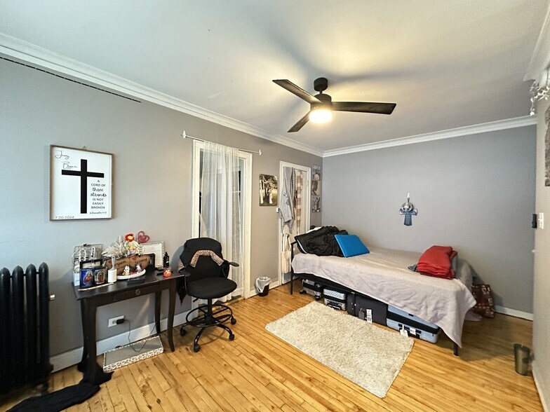 Building Photo - 5451 N Kenmore Ave