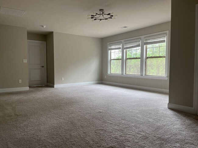 Building Photo - Must See! Beautiful 5/5 Home in Simpsonville!